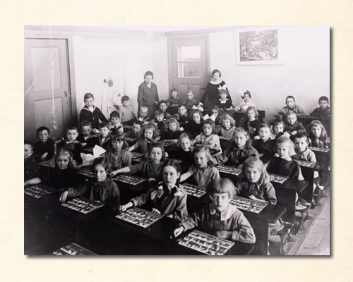 3e klas Prins Mauritsschool met mej Smit 1925