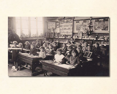 oud klasje met klassikaal leesbord van beckers