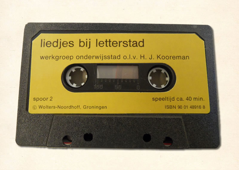 Cassette liedjes bij letterstad Kooreman 1976 